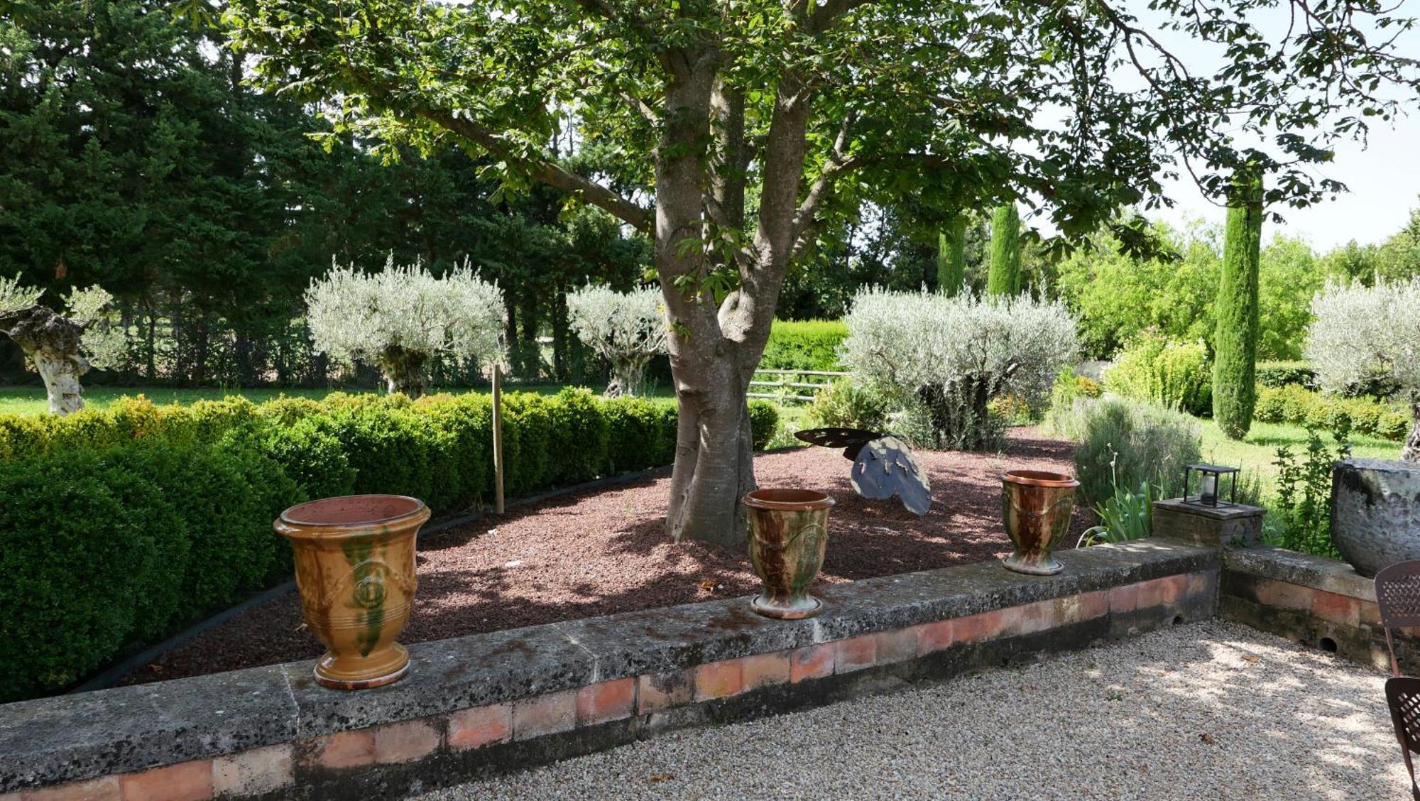 Superbe Mas Provençal 600m2 avec une Superbe Piscine Chauffée et très grand jardin 9000m2, situé au cœur du Luberon en campagne proche de L'Isle sur la Sorgue, 12 personnes, LS2-17 FIGNOULADO Cavaillon Exterior foto