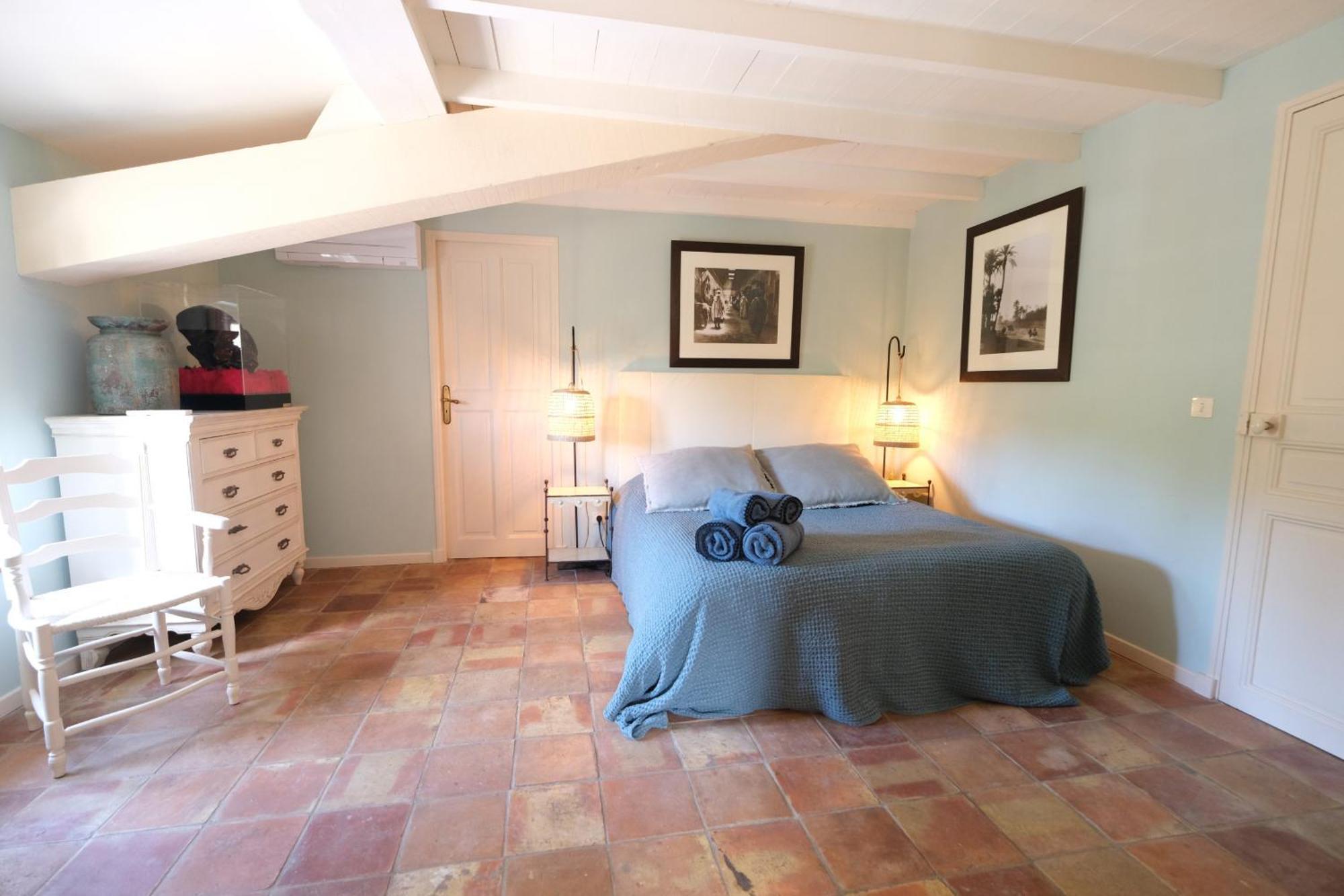 Superbe Mas Provençal 600m2 avec une Superbe Piscine Chauffée et très grand jardin 9000m2, situé au cœur du Luberon en campagne proche de L'Isle sur la Sorgue, 12 personnes, LS2-17 FIGNOULADO Cavaillon Exterior foto