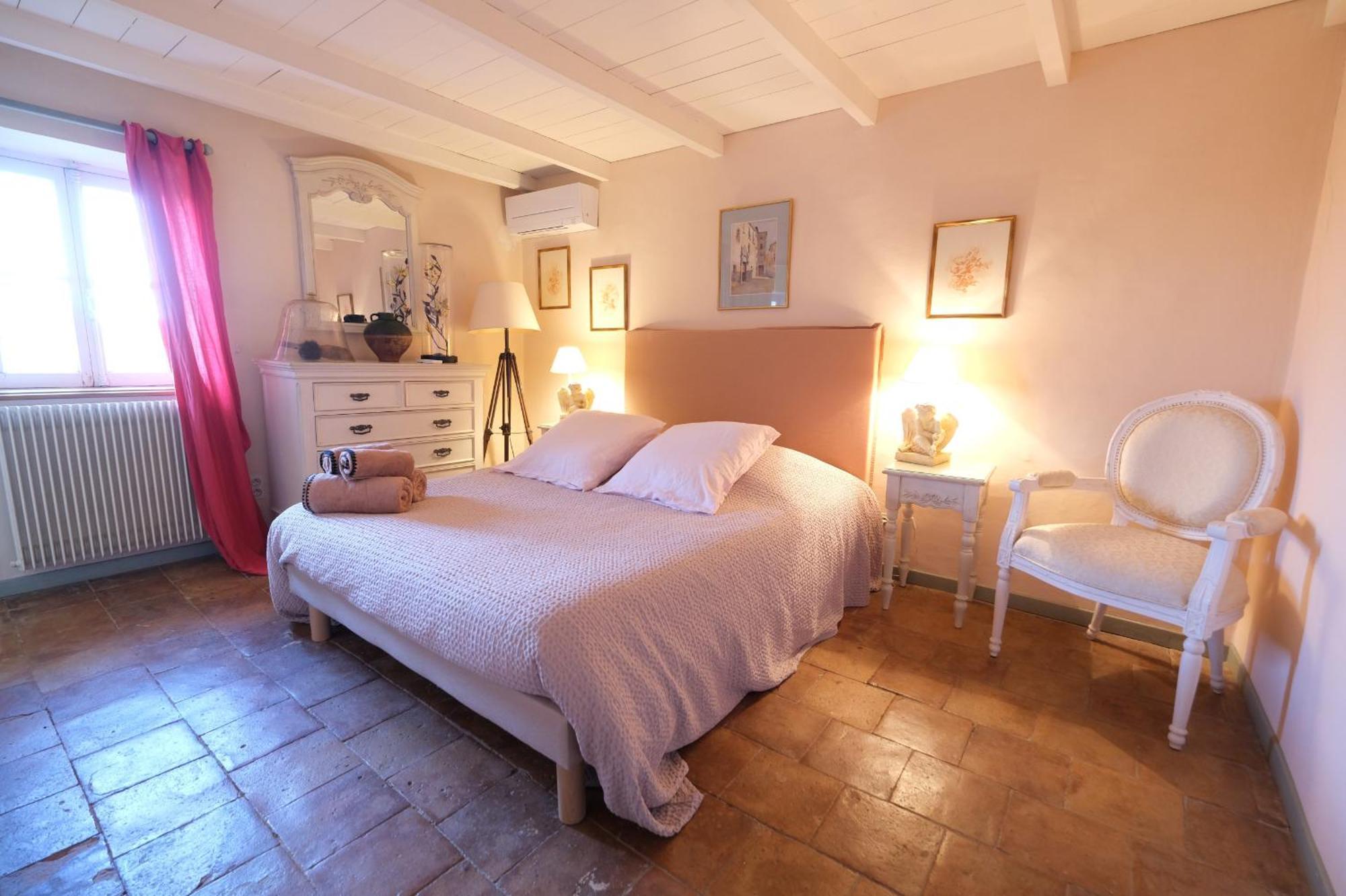 Superbe Mas Provençal 600m2 avec une Superbe Piscine Chauffée et très grand jardin 9000m2, situé au cœur du Luberon en campagne proche de L'Isle sur la Sorgue, 12 personnes, LS2-17 FIGNOULADO Cavaillon Exterior foto