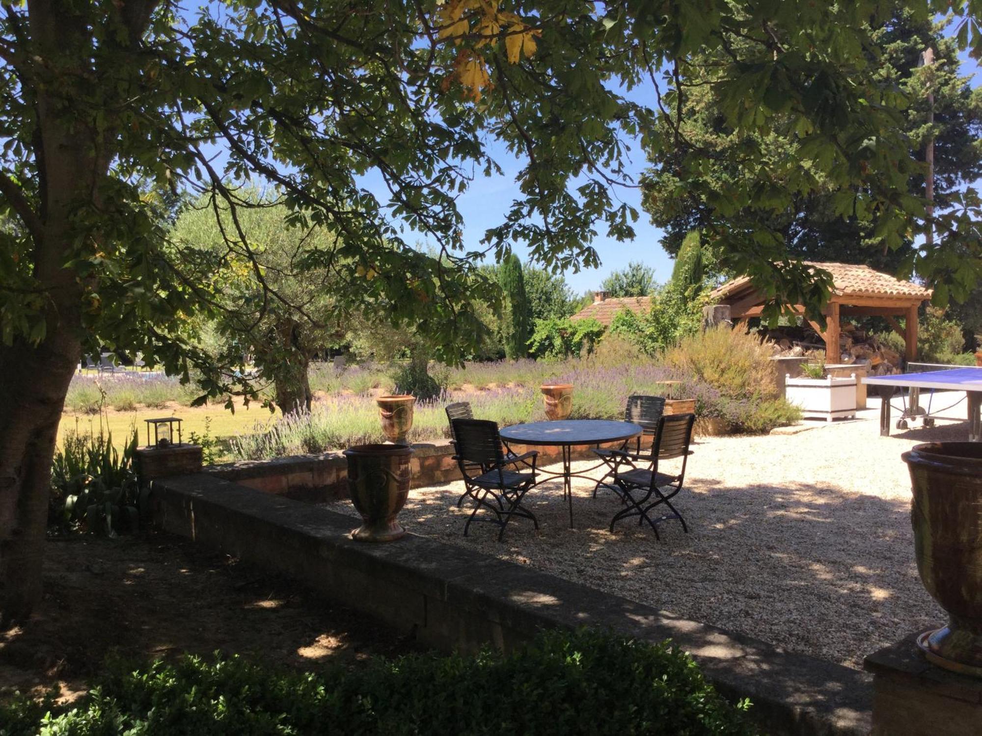 Superbe Mas Provençal 600m2 avec une Superbe Piscine Chauffée et très grand jardin 9000m2, situé au cœur du Luberon en campagne proche de L'Isle sur la Sorgue, 12 personnes, LS2-17 FIGNOULADO Cavaillon Exterior foto
