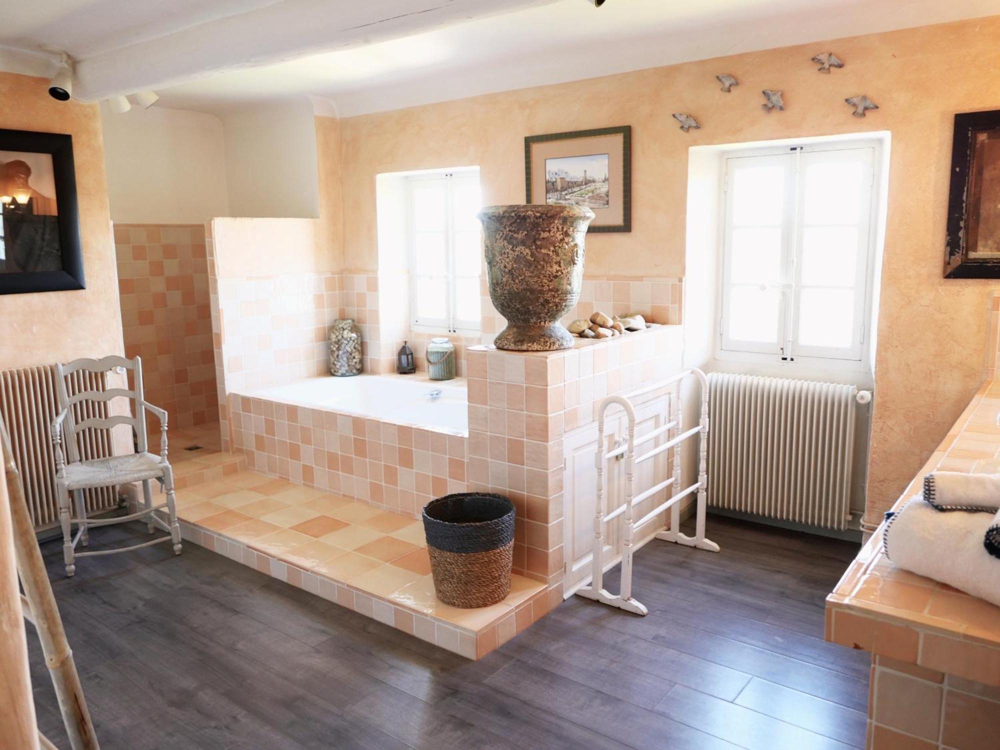 Superbe Mas Provençal 600m2 avec une Superbe Piscine Chauffée et très grand jardin 9000m2, situé au cœur du Luberon en campagne proche de L'Isle sur la Sorgue, 12 personnes, LS2-17 FIGNOULADO Cavaillon Exterior foto